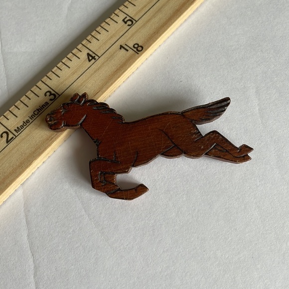 Vintage Hand Carved Hand Crafted Wood Horse Equestrian Pin Brooch Folk Art - Picture 11 of 12